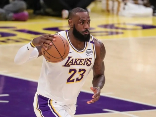 NBA》40歲詹皇復出立刻止敗！AD得40分　湖人116：110斬斷灰熊4連勝