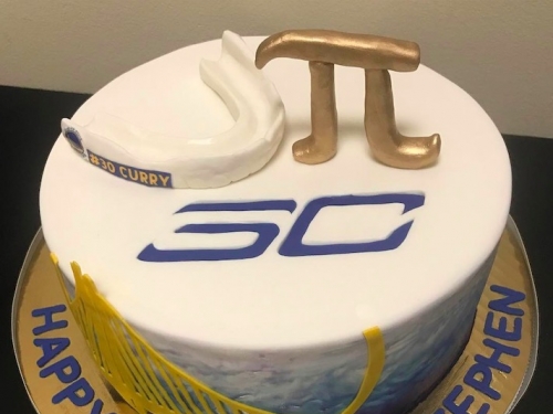 柯瑞歡慶29歲生日！這特製蛋糕有玄機？