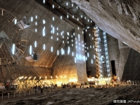 私藏秘境！屹立800年鹽礦場=遊樂場