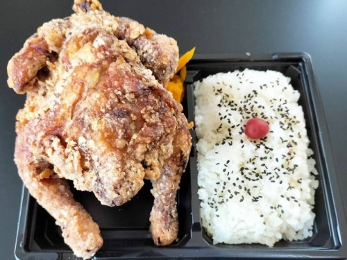 俗擱大碗 ！ 他分享日本琦玉巨無霸「炸整隻雞便當」掀起轟動