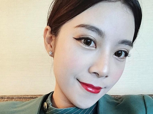 胸前好彭湃！台灣航空「爆奶空姐」機上福利給好給滿！藏不住的好身材…