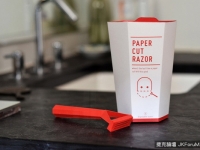 被紙張刮傷激發靈感　美設計師發明「紙質刮鬍刀」