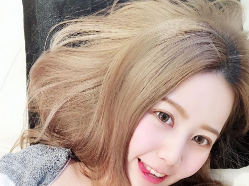 想吃西瓜胸前就掛著兩顆！甜美妹子「夏筠婷」不吝嗇分享火辣曲線