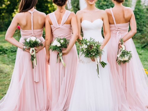 22歲女當職業伴娘 收入曝光引暴動 她勸：不能太漂亮