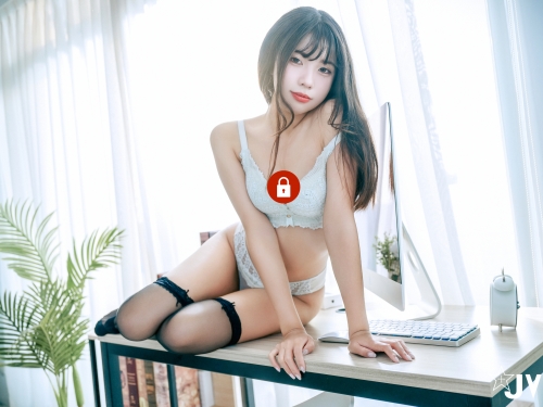 清純小助理「皊皊」本質是小惡魔！短裙包不住「白嫩美尻」，狂色誘上司！