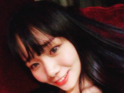 渾圓乳球妹把螢幕塞滿滿！「巨乳纖腰」的倒三角形身材實在有夠猛！