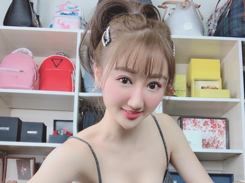性感女神「minnie妮妮」化身櫻花妹　保守浴衣下隱藏火辣曲線