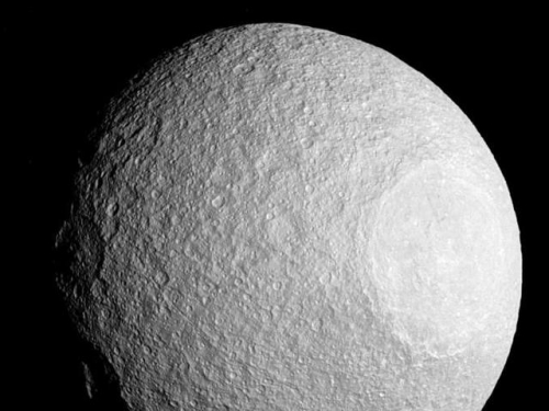 行星帶中最大天體！曾被認為是第5大行星，上面的白點令人費解