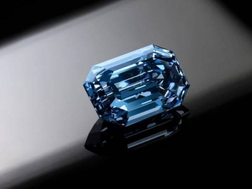 拍賣場上最大藍鑽！ 15克拉「浩宇之藍」估價超過13億