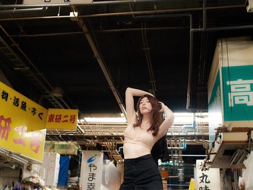 大人專屬！「性感慾姐」尺度無極限　銷魂姿勢引人遐想真的好壞！