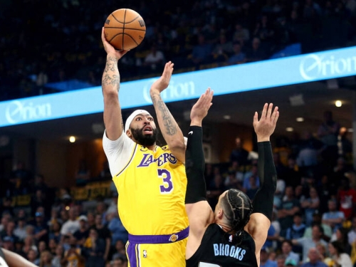 NBA季後賽》全都怪我！命中率不到3成狂打鐵 AD沮喪：應該打更好...