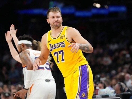 NBA》東契奇熱身賽首場砍25分 湖人第三節崩盤不敵太陽