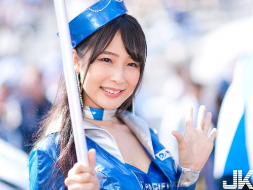 高衩天使超細蟻腰彷彿一握就斷　送上極品美臀印出的「尻拓」！