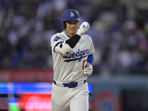 MLB》大谷翔平開轟後遭貝茲界外球擊中！ 逗趣表情全都錄
