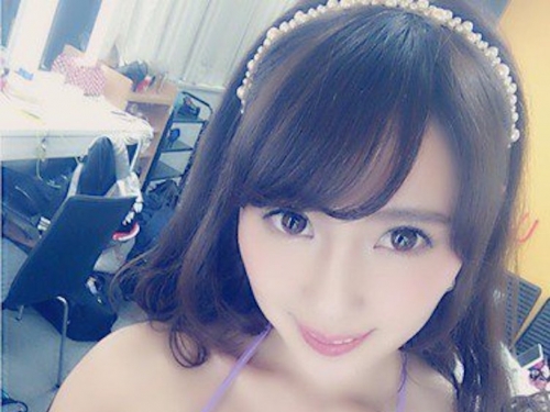 巨乳姊姊「大尺度福利」露這樣算客氣！網友跪求「付費版影片」傳送門…