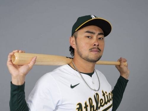 MLB》帥氣！林家正定裝照曝光！ 身披「81」號參加運動家春訓