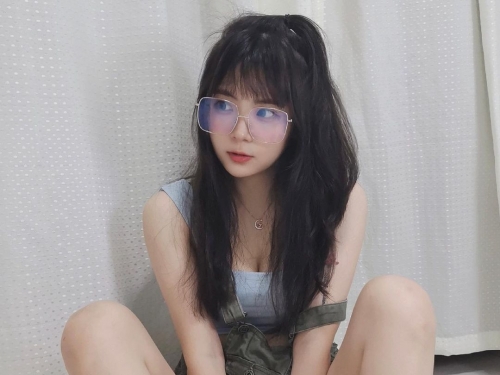大馬超甜妹子「一隻小鹿」水汪汪大眼配上少女笑容讓人秒墜愛河啦！