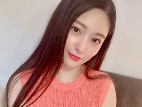 G奶女優下海被抓包！　老媽上廁所看到成人雜誌：居然瞞了我一年多
