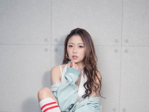 性感舞孃「Demi黃黛咪」火辣曲線太誘惑　性感厚唇讓人想咬一口！
