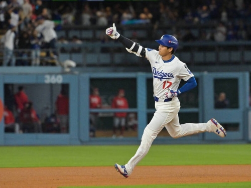 MLB》大谷翔平季後賽首次單場雙響砲！ 猛敲454英呎超遠轟