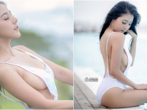 這泳衣太狂！「超兇側乳妹」水池邊乘涼！「渾圓大奶」兩球外露一起吹風！