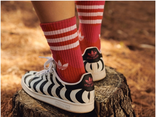 Marimekko 聯手 adidas！經典滿版印花、鮮豔配色上身　「泳裝、服飾配件」全系列曝光！