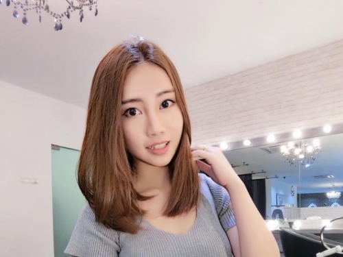 超美「驗光師」Reiiko Yuii，上圍豐滿、腰線完美、甜美大眼：我現在就要配100副眼鏡！