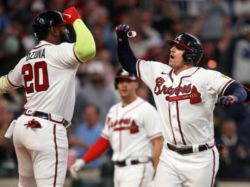 MLB》絕地大反攻！宇宙勇士關鍵2轟逆轉費城人 系列賽1：1平手
