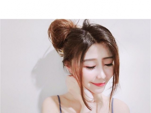 脫了！台灣妹子「艾莉兒」到小琉球海邊「解開比基尼」大秀半裸好身材.....