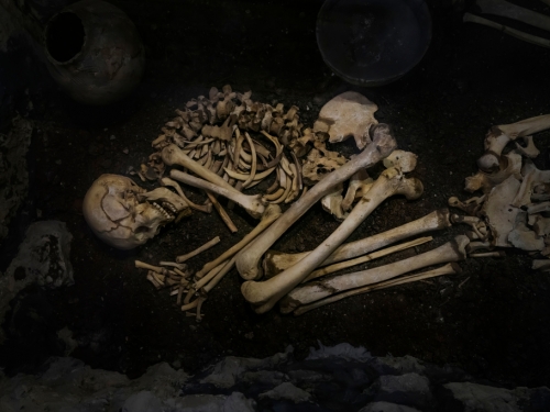 古代妃子殉葬 受困墓室能活多久？