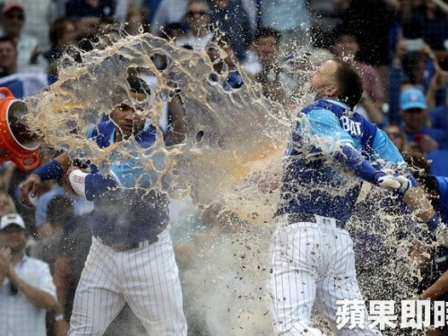 柏特10局下再見轟　小熊74勝國聯獨走