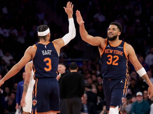 NBA》尼克隊史第一次！湯斯、哈特同場締造大三元力退獨行俠