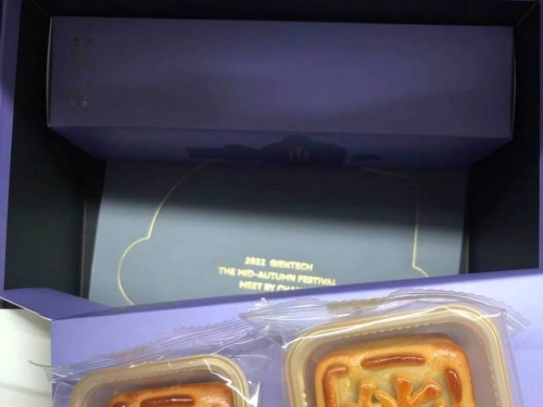 公司發中秋月餅 他打開見2字秒傻眼 網笑翻：用心良苦