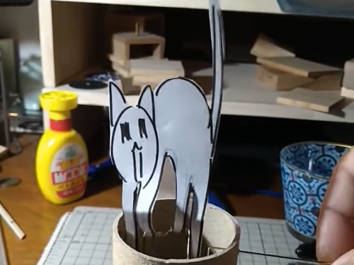 毛骨悚然！醉後製作詭異玩具 網驚呼：超像《鬼燈》貓好好