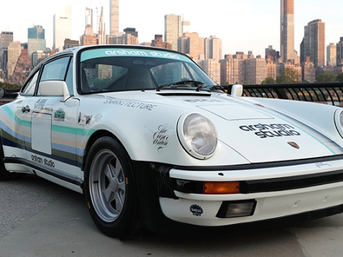 潮流聯名正夯！Daniel Arsham、Porsche 再攜手創作經典 930A Turbo