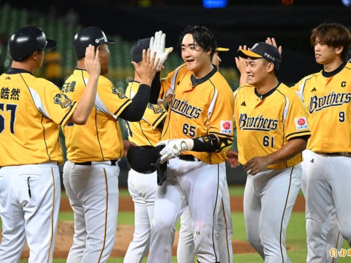 曾多次流下不甘心的眼淚 高宇杰再見安打讓平野直說太好了