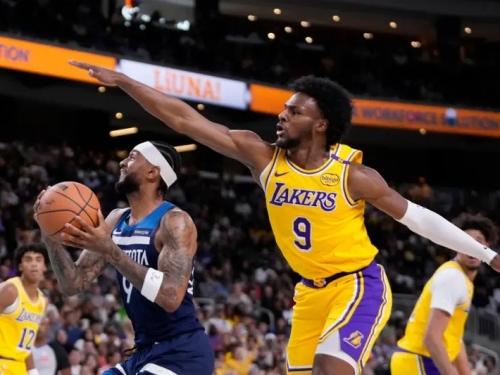 NBA》Bronny首秀僅得2分無妨！1數據比肩「閃電俠」Wade　網友卻不領情