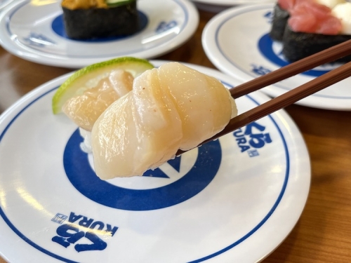 再次進攻！「藏壽司 X 角落小夥伴」14 款聯名商品首發　最新海味「盛夏料理」等你吃爆！