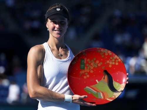 網球｜薩姆索諾娃奪兩月內第三冠　鄭欽文屈居亞軍仍創兩中國紀錄