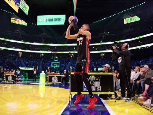 NBA明星賽》里拉德爆冷出局無緣3連霸 「英雄哥」赫爾羅奪三分球大賽冠軍