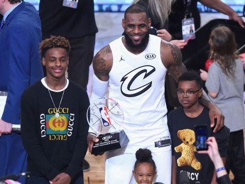 詹皇14歲兒子收到全美5所名校邀請，這連當初ZION都比不上