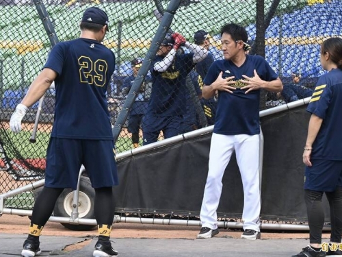中職》平野親自協助修正 陳俊秀今比賽後段待命