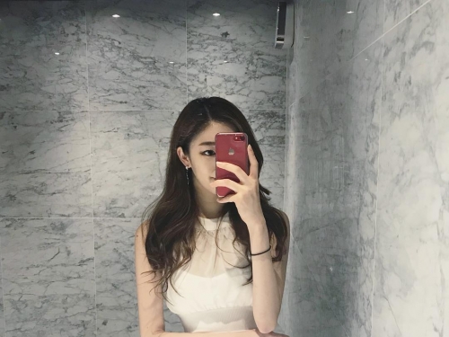 這種女同事！性感OL正妹包臀窄裙大露「逆天長腿」，男同事常常跑廁所冷靜
