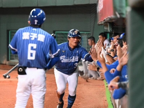 中職》三壘打達成1400安後傷退 王勝偉笑：跑到腿軟的成分居多