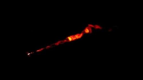2021年奇特太空結構-雙螺旋形狀的黑洞「能量炮」
