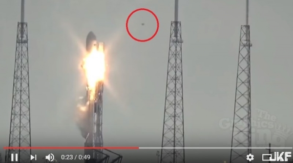 美國Space X火箭爆炸的瞬間竟拍下令人無法解釋的畫面！