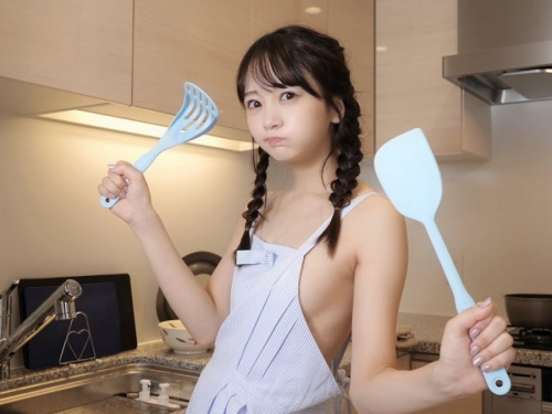 想紅想瘋了！日本新婚夫婦YouTuber拍「裸體廚房」，妻子真空上陣只為完成男人夢想