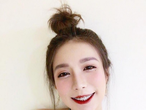 可甜也可性感！正妹迷人電眼魅力好強大，身材也是兇兇的啊！