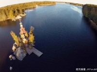 岩石孤島上的小教堂，要去還得先搭船