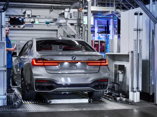 BMW V12 引擎車款今年停產！將限量發售12台「最強大七」M760i 最終版本